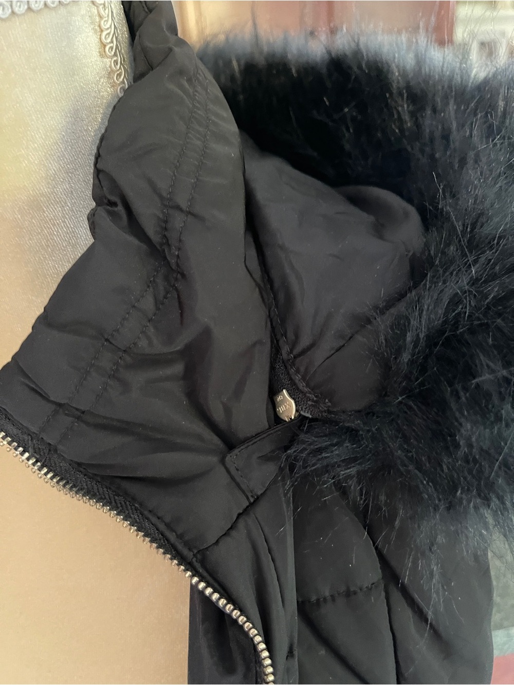 Calvin Klein Black Quilted Hooded Puffer Vest with Faux Fur Trim - Size L - Picture 6 of 8